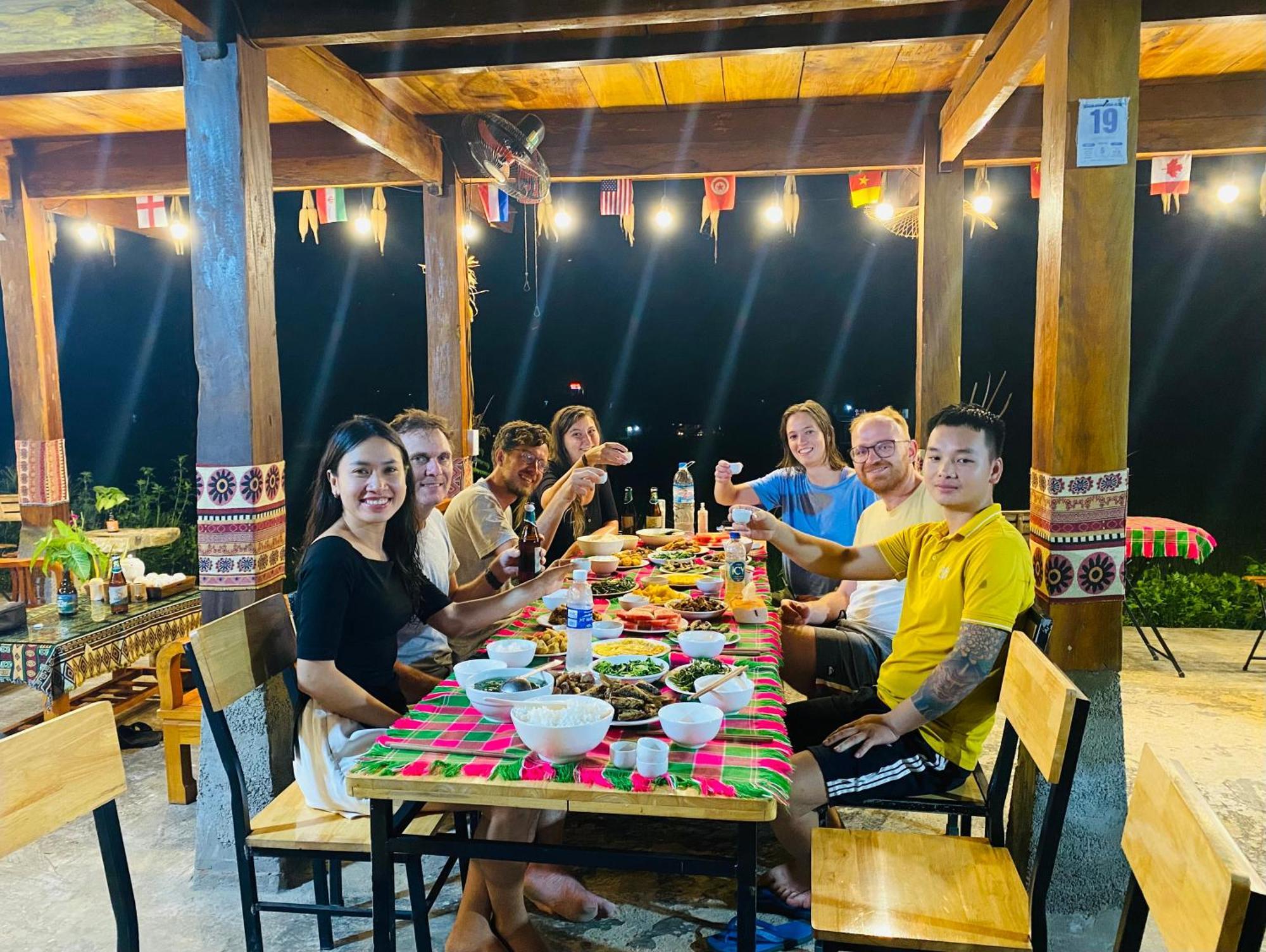 Homestay Du Gia Field View Lang Cac