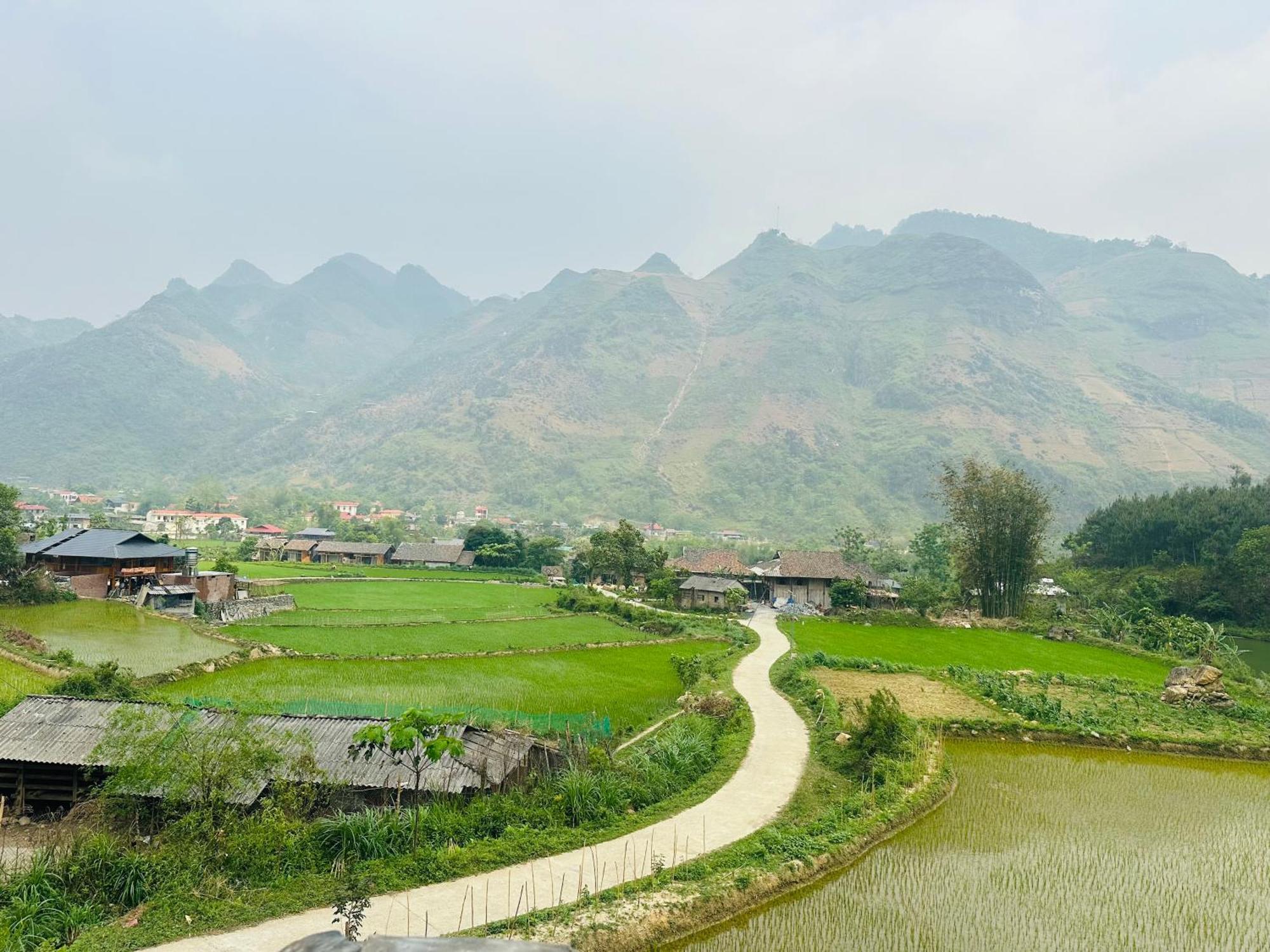Du Gia Field View * Lang Cac