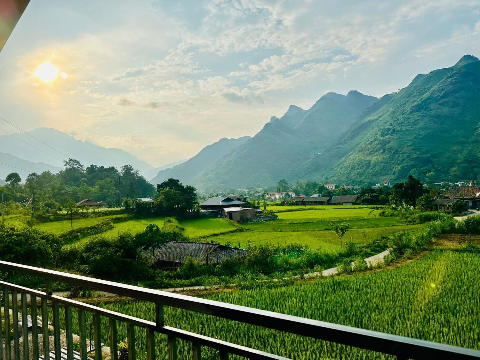 Du Gia Field View Lang Cac